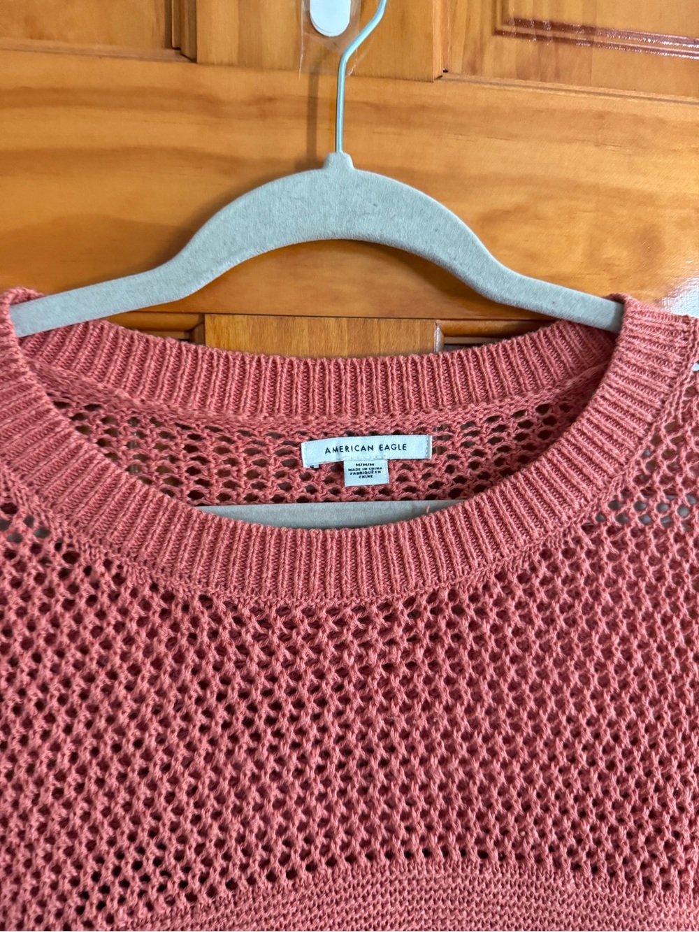 American Eagle Crochet Open Knit Crop Sweater Coral Salmon Womens Medium - Picture 2 of 3